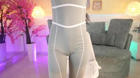 Nicole Crawft online show from November 4, 7:52 pm