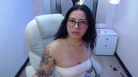 nicolee_8 online show from September 11, 4:24 am