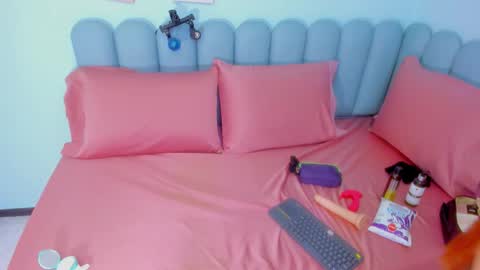 Nicolle online show from February 10, 8:23 pm