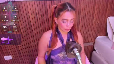 Nicolle online show from April 15, 7:47 pm