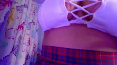 Nicolle Miley online show from June 2, 4:02 am