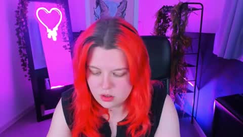 Snapshot of nielletablossom chatting on February 1, 5:49 am Nellie online show from February 1, 5:49 am