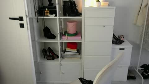 Holly online show from April 15, 7:09 am