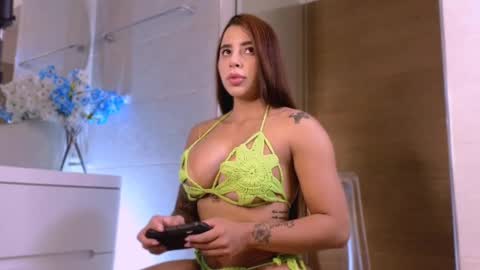 niiaa01 online show from March 12, 1:25 am