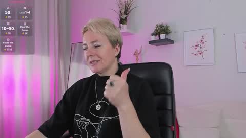 Snapshot of nika_smit chatting on October 10, 10:09 am Nika online show from October 10, 10:09 am