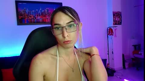 Snapshot of niki_1998 chatting on October 15, 1:52 am Natalia online show from October 15, 1:52 am