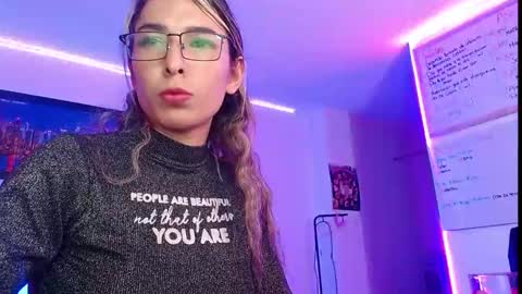 Snapshot of niki_1998 chatting on September 19, 12:42 am Natalia online show from September 19, 12:42 am