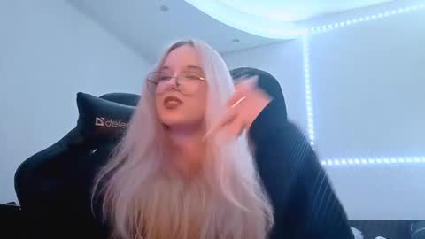 Trax online show from November 10, 10:10 am