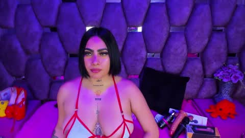 Snapshot of nikky_latin chatting on October 9, 5:33 am nikky_latin online show from October 9, 5:33 am