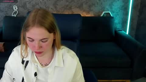nikkyreyyy online show from May 16, 7:11 am