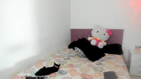 Nikole online show from November 20, 4:57 am