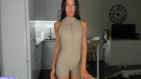 Bella online show from September 28, 11:43 pm