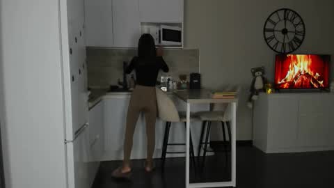 Bella online show from September 18, 4:05 pm