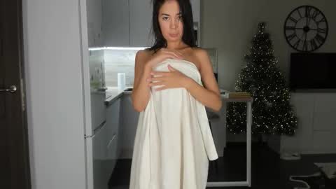 Bella online show from December 3, 1:57 pm