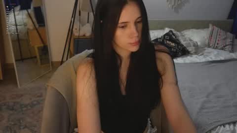 Jennet online show from October 25, 7:10 pm