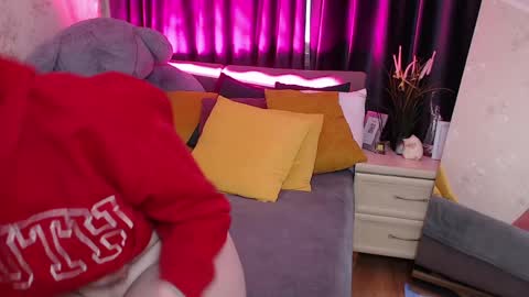 Nina online show from April 10, 6:30 am