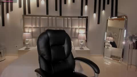 Nina online show from November 24, 5:09 am