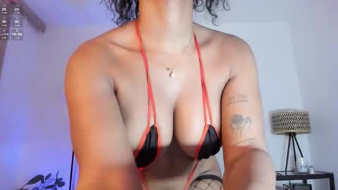 Snapshot of ninag0ld chatting on October 23, 2:28 am Nina Sara online show from October 23, 2:28 am