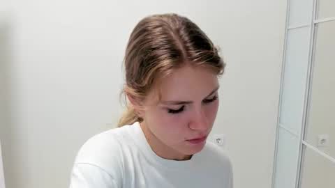 ninarihh online show from September 11, 11:54 am