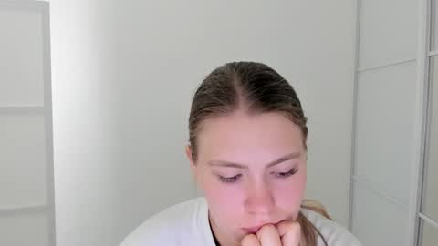 ninarihh online show from September 13, 12:02 pm