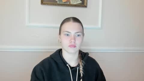 ninarihh online show from December 2, 3:03 pm