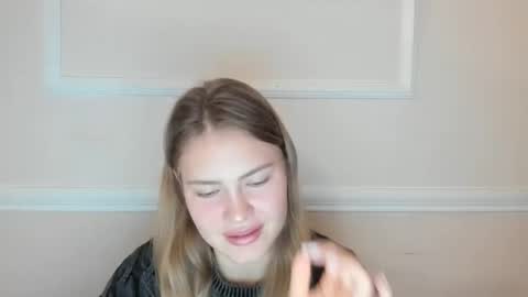 ninarihh online show from November 20, 1:01 pm