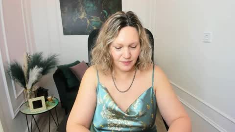 ninastarle online show from April 12, 8:28 am