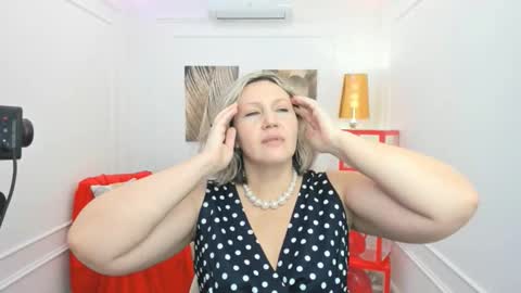 ninastarle online show from February 13, 11:45 am