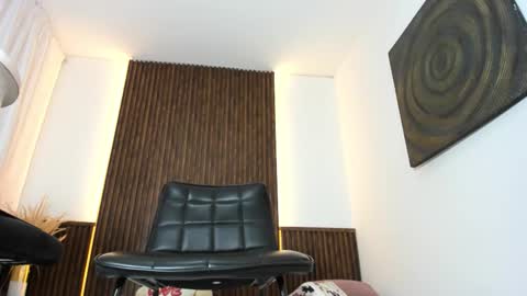 nini_beyker online show from September 25, 1:10 pm