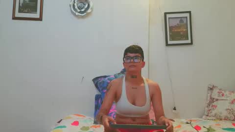 nini_smith online show from March 13, 12:34 am