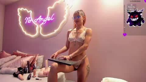 Snapshot of ninna_monroe_ chatting on February 20, 11:09 am Ninna online show from February 20, 11:09 am