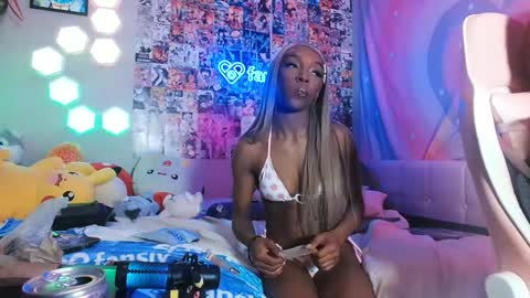 NIVIA WOLFE online show from December 12, 12:48 am