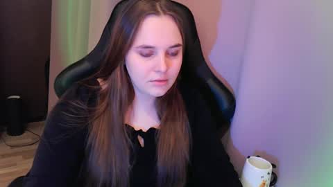 noir_ember_ online show from November 5, 2:55 pm