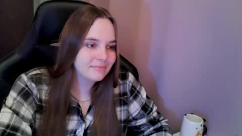 noir_ember_ online show from November 22, 1:58 pm