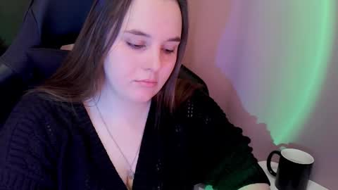 noir_ember_ online show from February 3, 3:39 pm