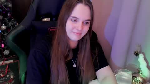 noir_ember_ online show from January 8, 1:48 pm