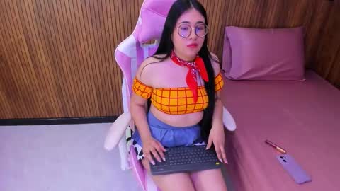 Nahomi online show from December 3, 5:10 am