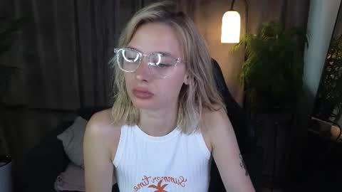 Nora online show from July 4, 7:15 am