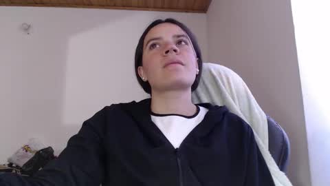 noreen_ online show from December 15, 8:25 pm