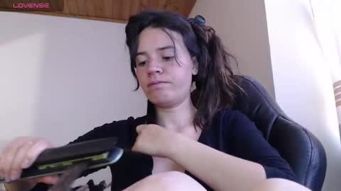 noreen_ online show from December 1, 6:32 pm