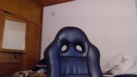 noreen_ online show from March 23, 8:04 pm