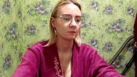 Lola online show from October 23, 1:28 pm