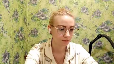 Lola online show from December 3, 9:11 am