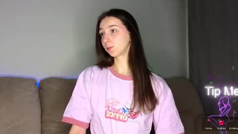 Hello My name is Helene NTMU  Finger up if u like what u see online show from April 12, 2:20 pm