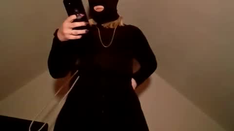 notouchmami online show from January 7, 11:57 am