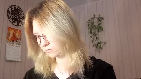 Sari  It is my first day  online show from February 19, 2:16 pm