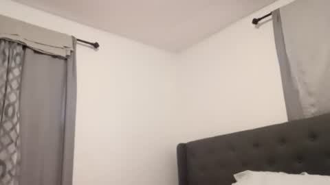 numb_nut_ online show from August 6, 3:24 am