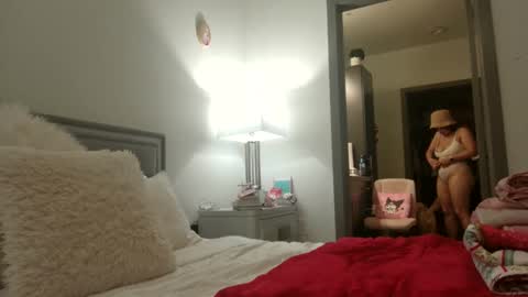 nursekittyslut online show from January 5, 1:35 am