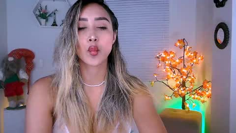 Nycole online show from December 30, 2:20 am