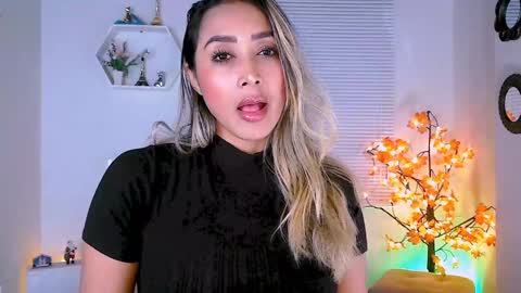 Nycole online show from December 22, 11:31 pm